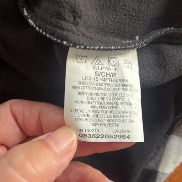 ⭐️HP⭐️Lee Riders Flannel shirt. Lined body. Brushed for softness. Button down. - Picture 6 of 9